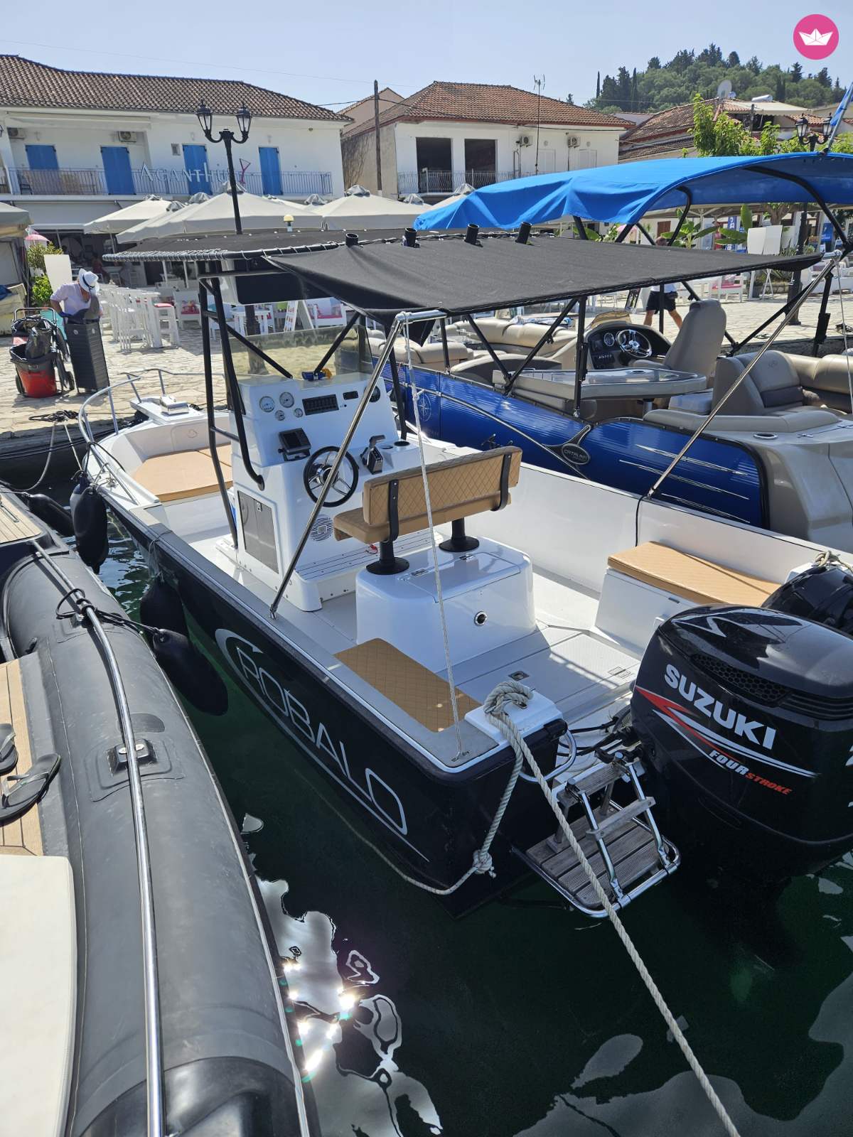 Bateau à moteur Robalo 2120 250cv 4