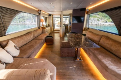 Luxury motor yacht with a capacity of 8 people