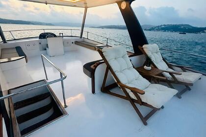 Spacious and comfortable yacht in the Bosphorus