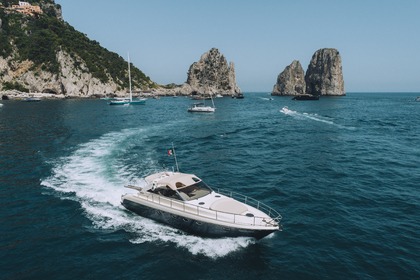 Hire Motorboat Gianetti 45 Sport Capri