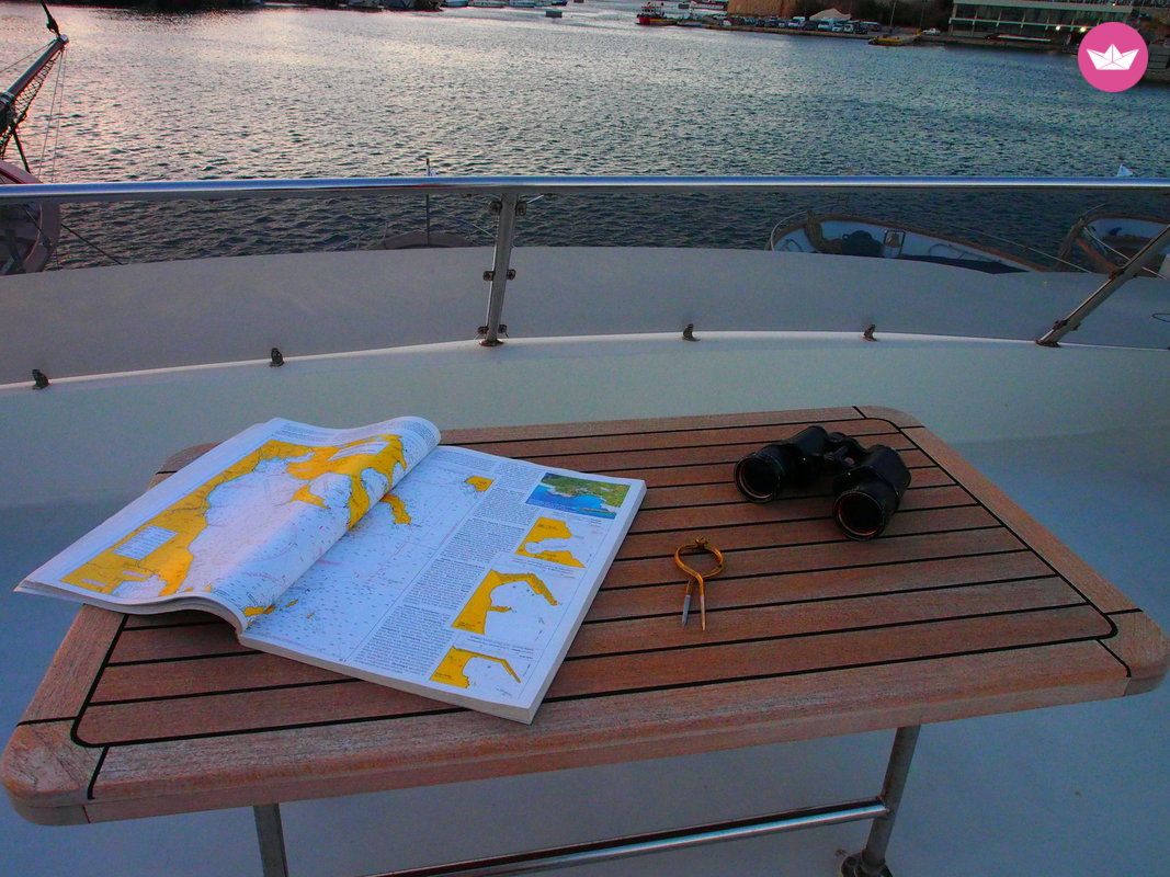 Charter motorboat in Athens  