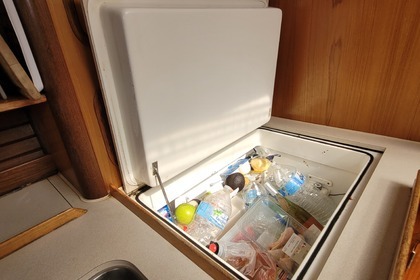 OCEANIS 430 - Безопасная и Комфортная Лодка