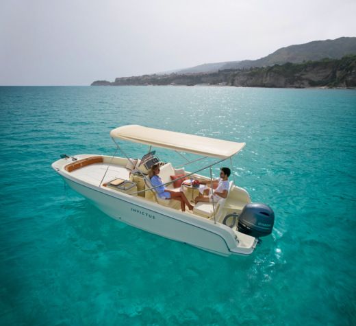 motorboot chartern in tropea