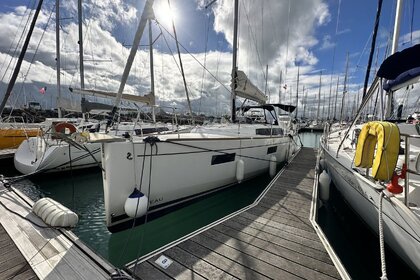 Hyra båt Segelbåt Bénéteau Oceanis 38.1 La Rochelle