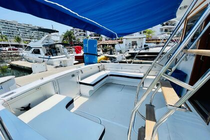 Lovely Flybridge Uniflite 42 power boat