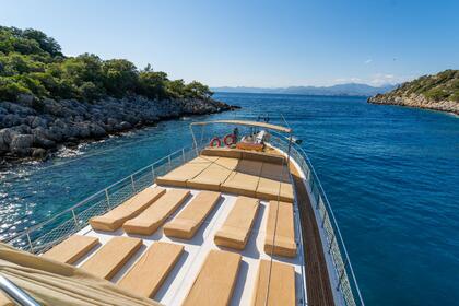 Luxury Gulet with a capacity of 8 people