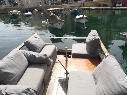 Czarter Katamaran Waterlily Boat Flounge Cabana St. Julian’s