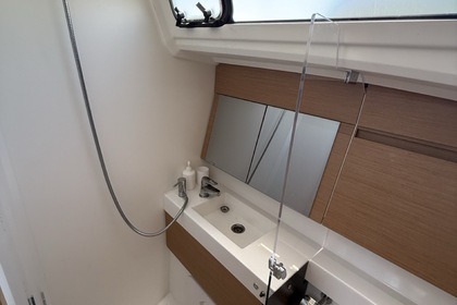Hyra båt Segelbåt Jeanneau Sun Odyssey 410 Saint-Laurent-du-Var