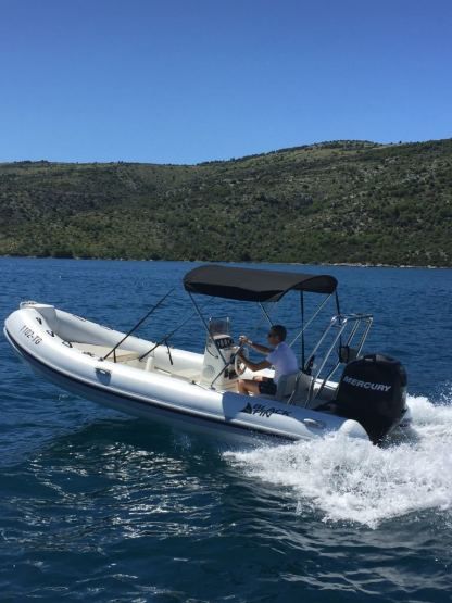 Аренда RIB (надувная моторная лодка) Nuova Jolly 545 Winner Трогир