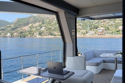 Noleggio Barca a motore Galeon 560 fly Saint-Raphaël