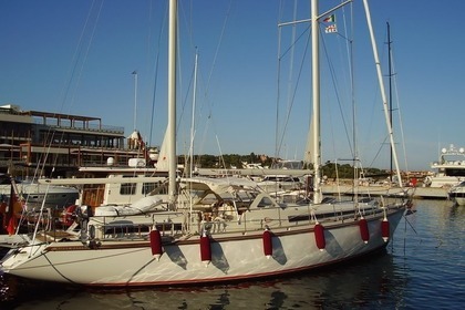 Charter Sailboat AMEL SUPERMARAMU Piombino