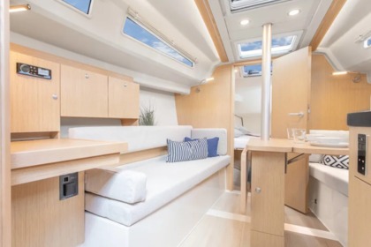 Aproveite a navegação neste veleiro de 9.62 metr