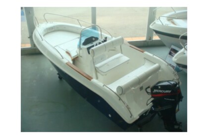 Aproveite a navegação neste barco sem licença d