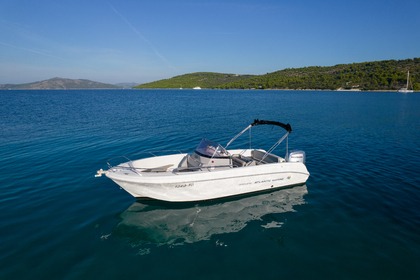 Atlantic 670 à louer avec skipper à Trogir