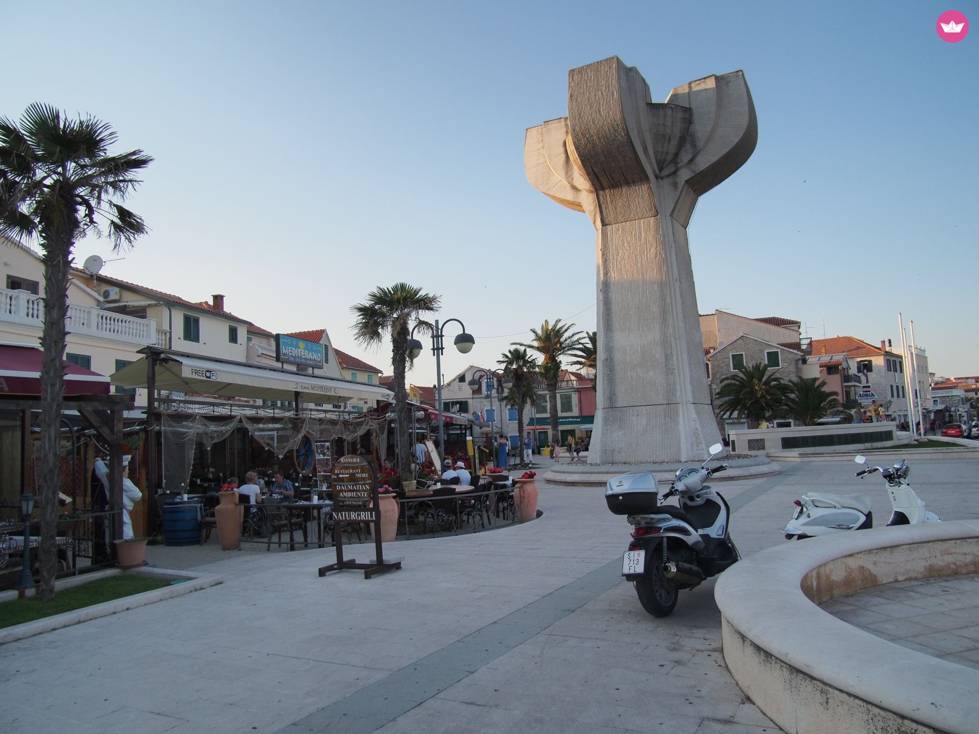 Motorboat Atlantic Marine Open 490 for hire