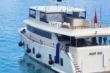 Charter Motor yacht Custom built luxury motor yacht With a capacity of 10 people(Trawler Boat) Kaş
