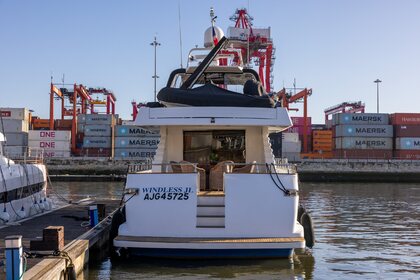 Hyra båt Motorbåt Spertini Alalunga Lissabon