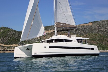 Hyra båt Katamaran Bali - Catana Bali 5.4 Alimos
