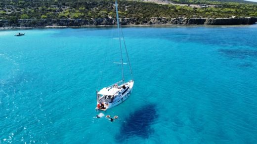 Latsi Sailboat Bavaria 37 Cruiser alt tag text