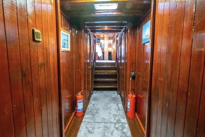 BOAT CHARTER FOR DAILY & WEEKLY HIRE