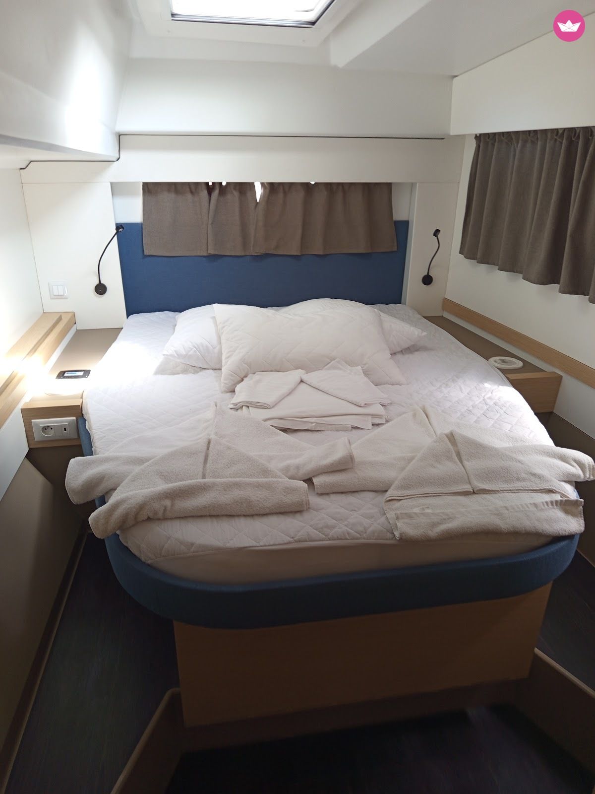 Catamaran Fountaine Pajot Astrea 42 12m 3