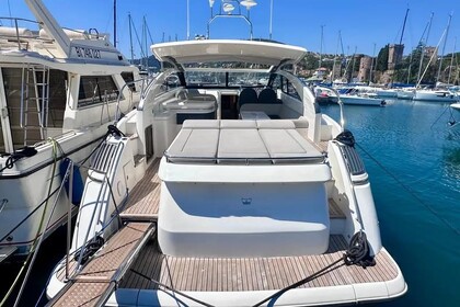 Location Bateau à moteur Princess V42 Villeneuve-Loubet