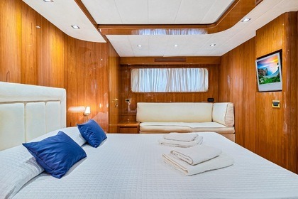 Motorboat Gianetti 27m 16 guests Cinque Terre