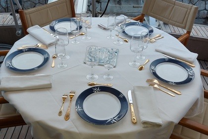 San Lorenzo 57 flybridge motor yacht