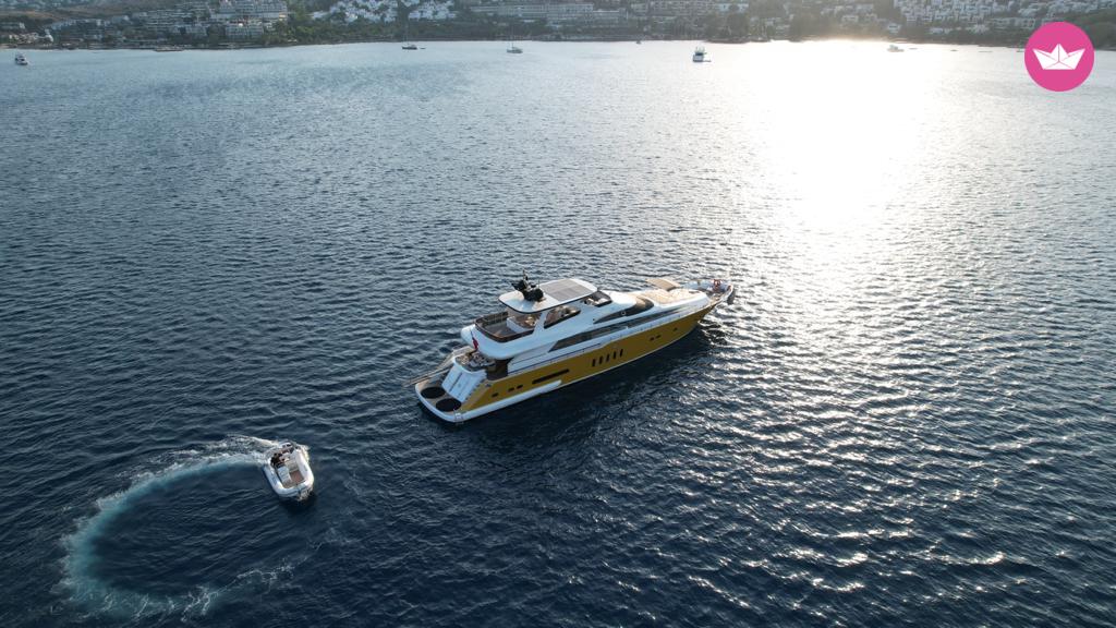 Yacht Custom Built Custom 2400cv
