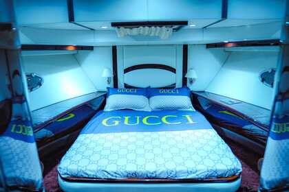 Splendid 70ft YACHT IN DUBAI FOR RENT