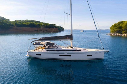Hyra båt Segelbåt Bavaria Yachtbau Bavaria C46 - 4 cab. Šibenik