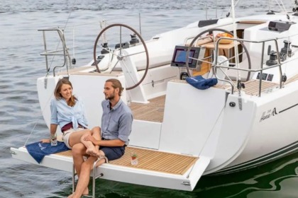 Alugue este veleiro Hanse 348 para conhecer costas