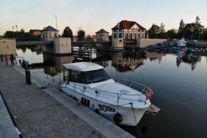Hyra båt Motorbåt Stillo Yachts Stillo 30 Malbork