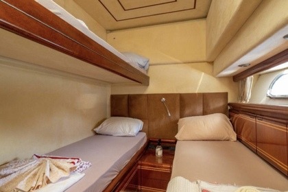 FERRETTI A YACHT B77!