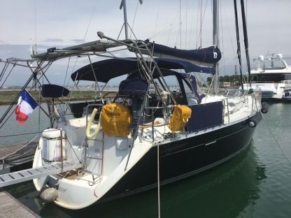 Charter Sailboat Beneteau Oceanis Clipper 393 Venice
