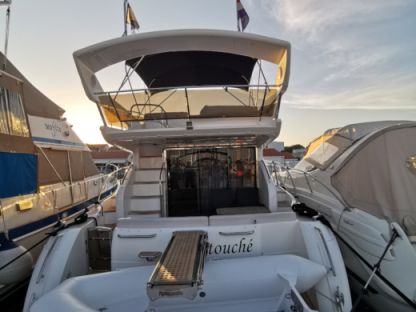 Charter Motorboat Princess V42 Podstrana