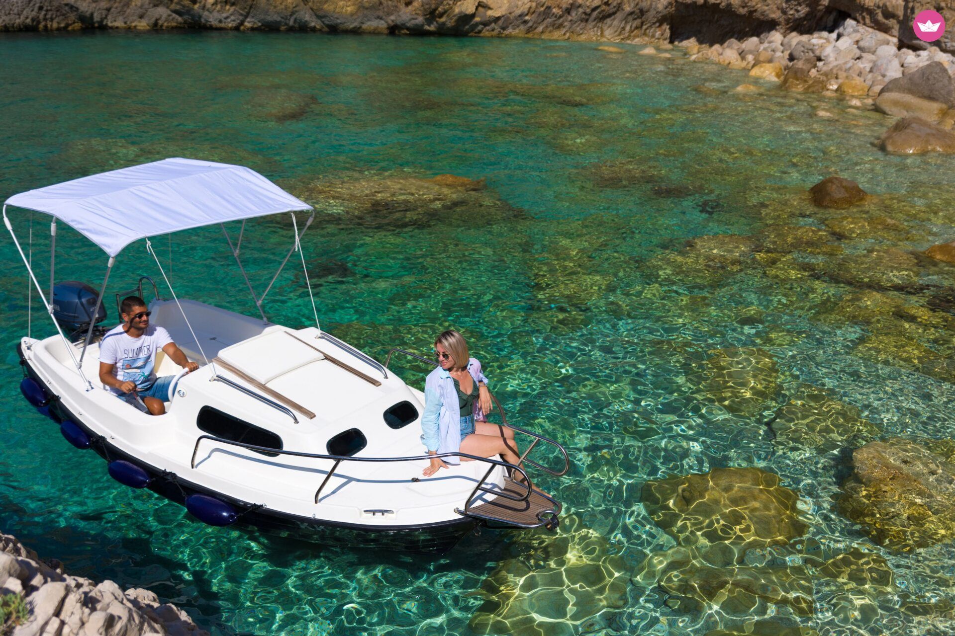 Bateau sans permis The Ultimate Luxury private cabin boat without skipper 25cv 2