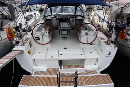 Charter Sailboat Beneteau Oceanis 41.1 Alimos