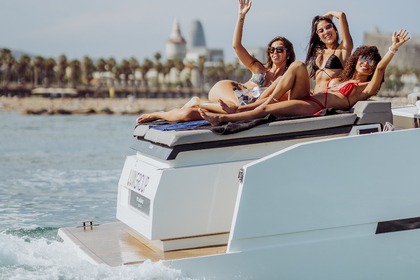 Motor Yacht De Antonio D28 in Olympic Port Barcelona