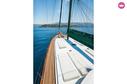 Goleta de lujo Dora Deniz