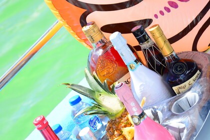 PRIVATE BOAT TO VISIT Exciting-PrIvate Island Hopper: Affordable Charter with Crew