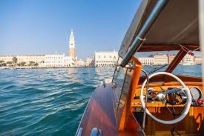 Location Bateau à moteur Watertaxi Watertaxi Venise
