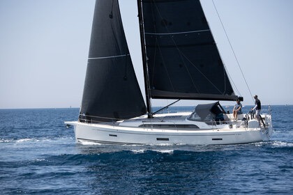 Hire Sailboat X-Yacht X-YACHT 4.3 Toulon