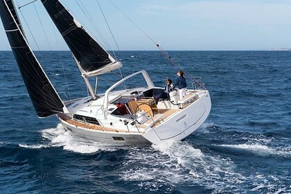 Charter Sailboat Bénéteau Oceanis 41.1 Tortola