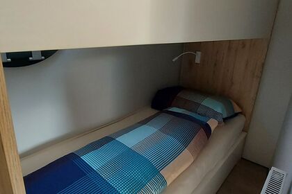 Beautiful houseboat with 3 Cabins for rent from Ma