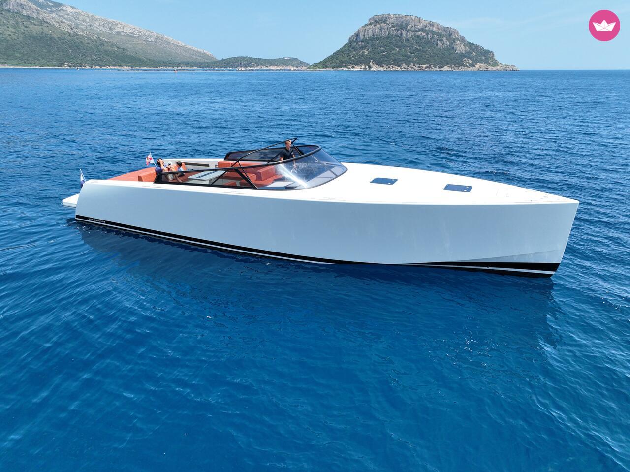 Bateau à moteur VanDutch 56 1800cv 3