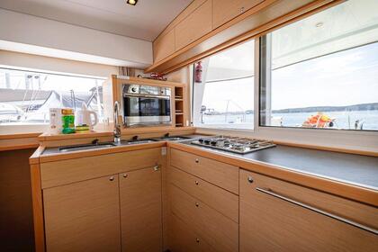 Laura S - Lagoon 400 S2