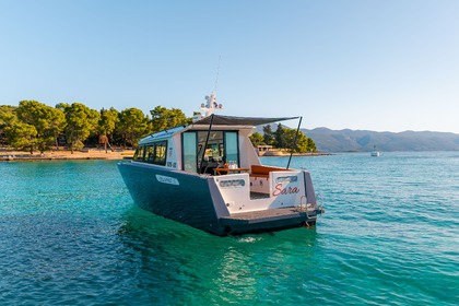 Charter Motorboat Colnago 35 Cabin Korčula