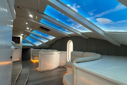 Increíble catamarán en alquiler para conocer las playas de La Romana