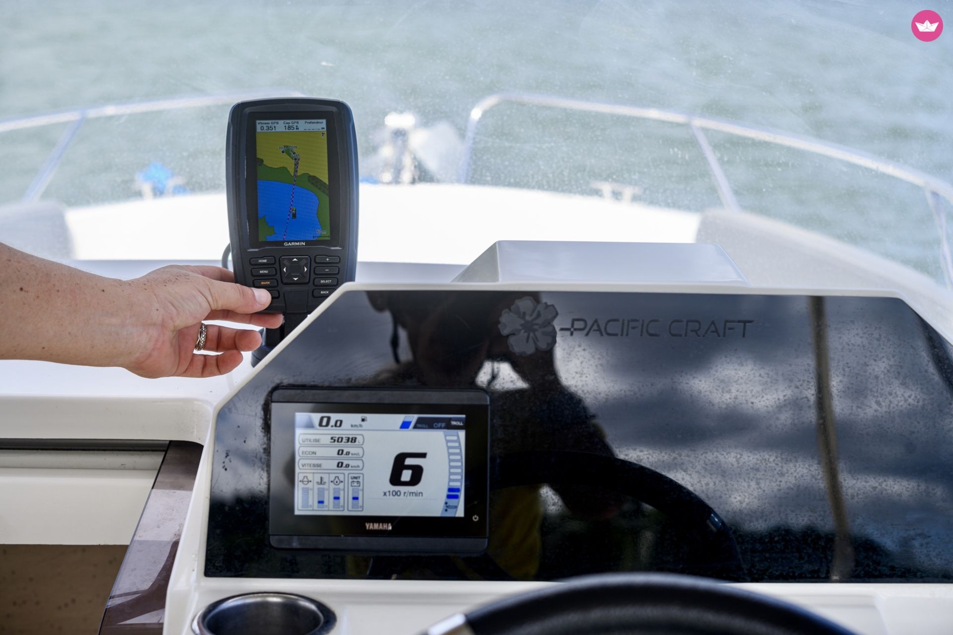 Bateau à moteur Pacific Craft 670 open 200cv 7
